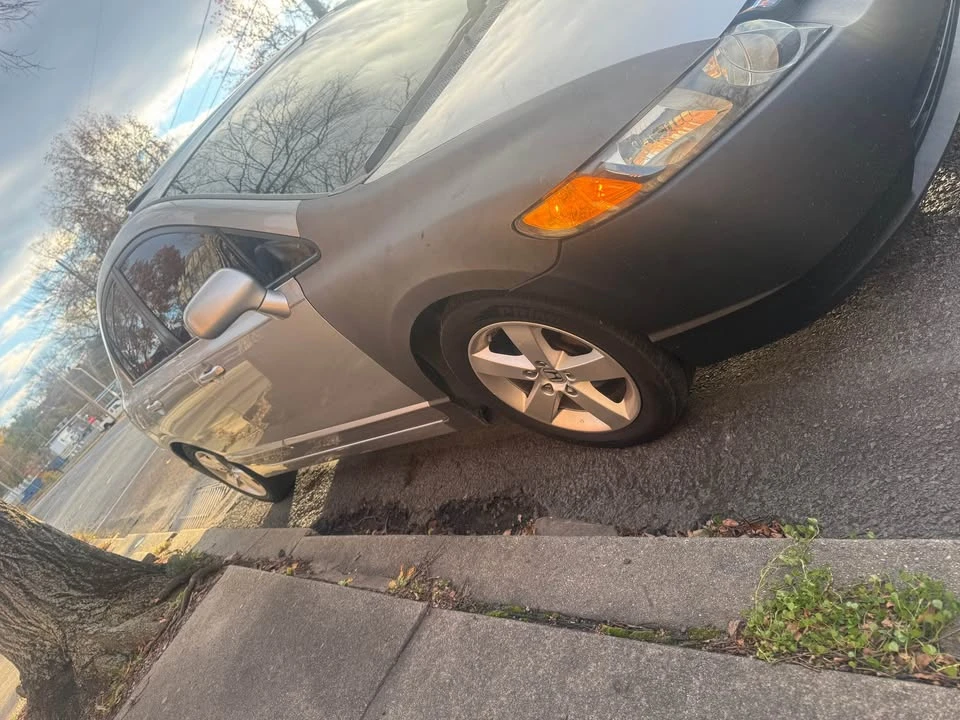 2008 Honda Civic 8th Gen - Image 2 of 7