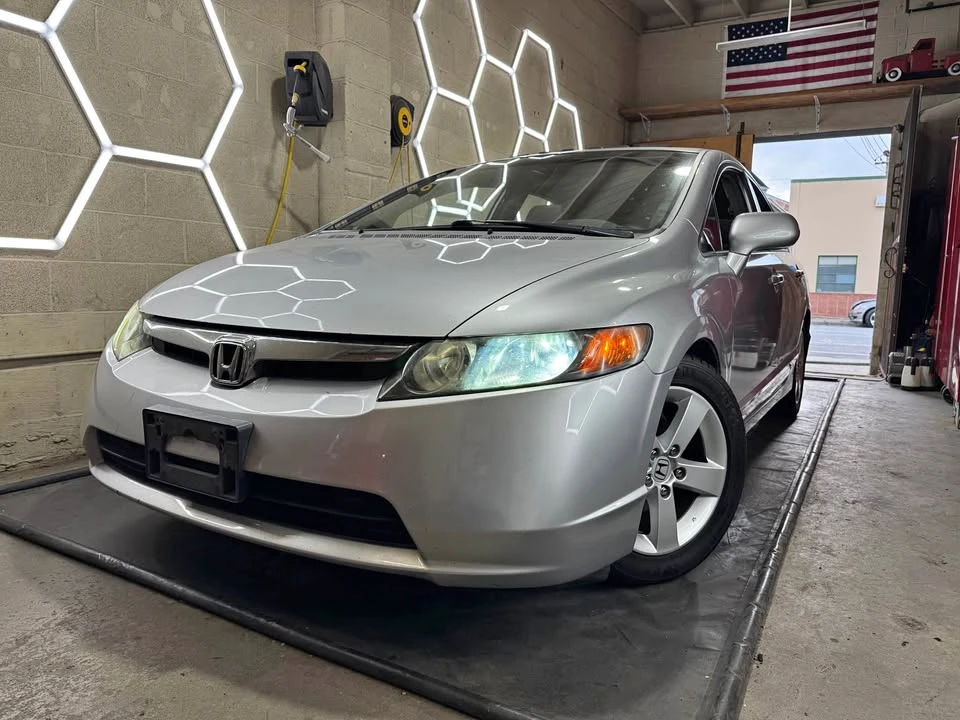 2008 Honda Civic 8th Gen - Image 2 of 19