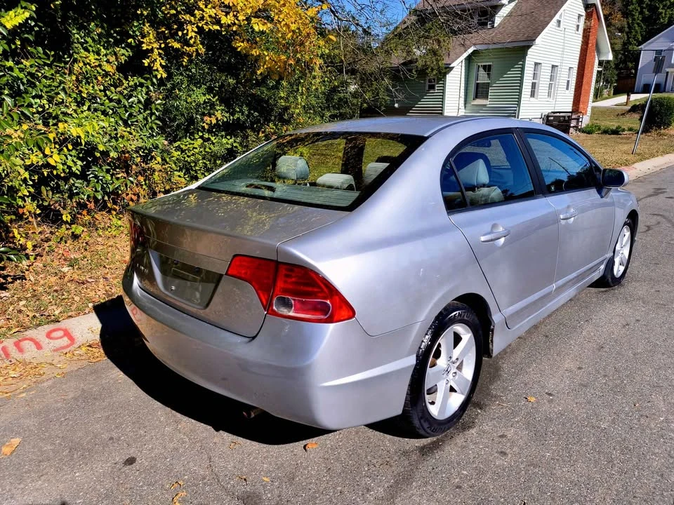 2008 Honda Civic 8th Gen - Image 3 of 8