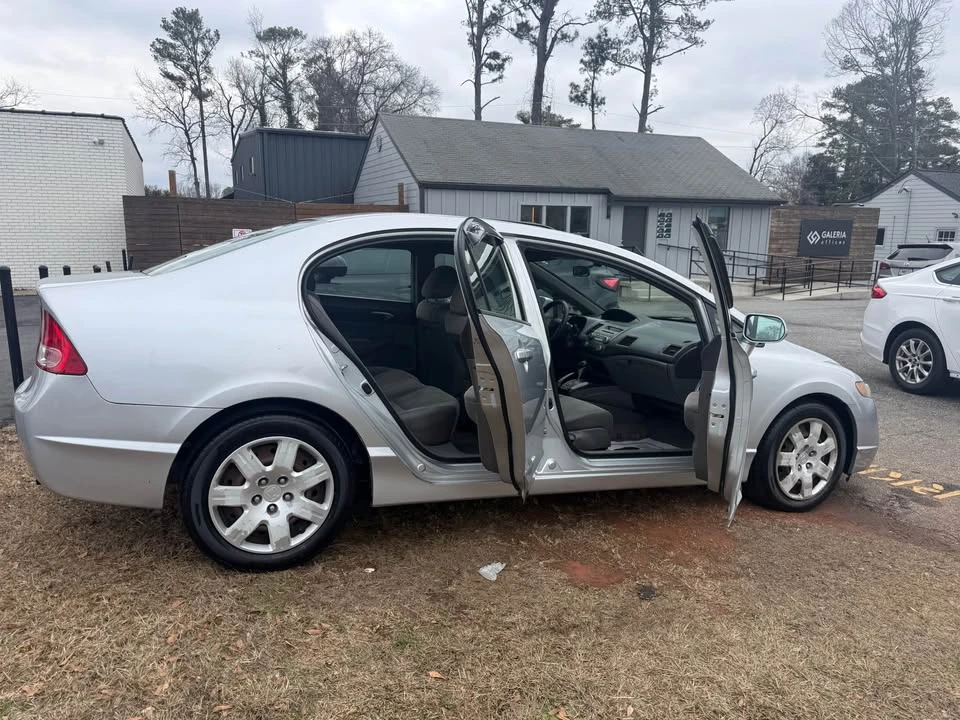 2008 Honda Civic 8th Gen - Image 2 of 12