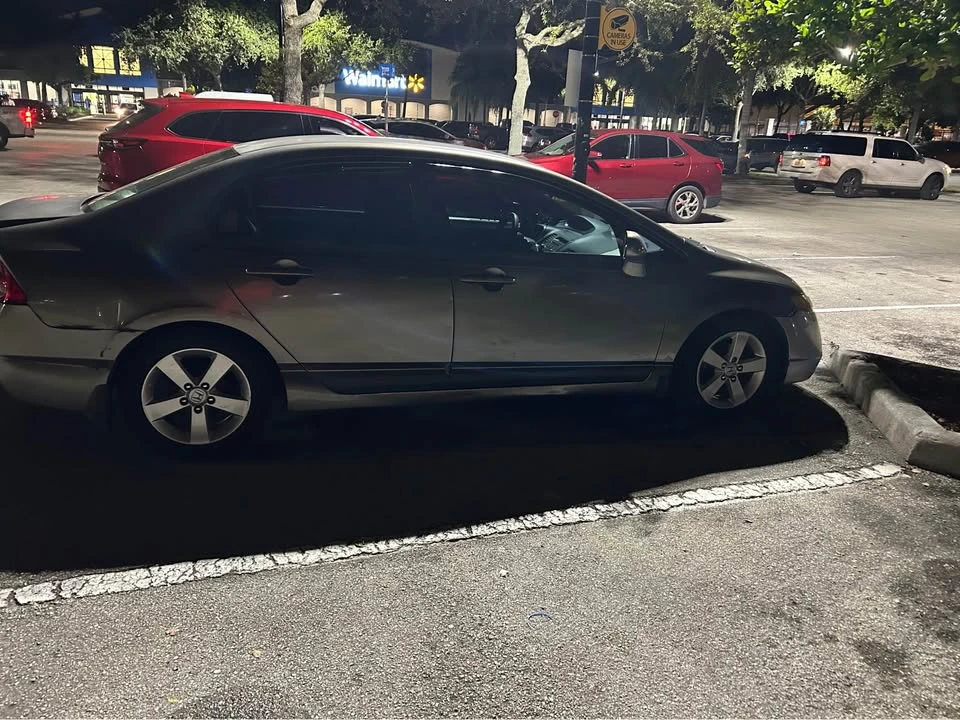 2008 Honda Civic 8th Gen - Image 2 of 6