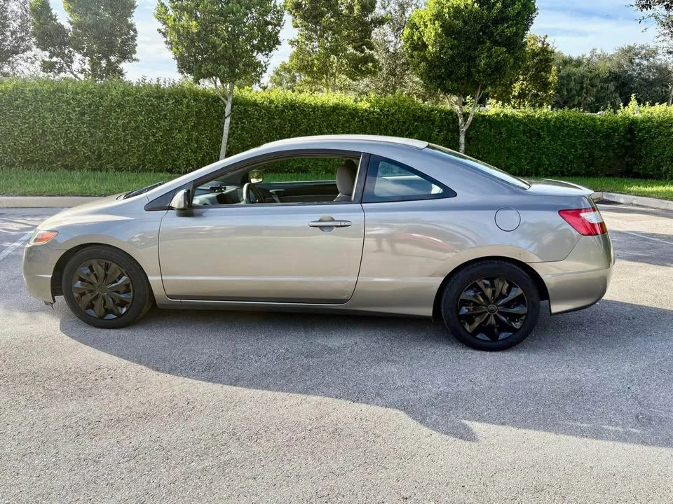 2008 Honda Civic 8th Gen - Image 2 of 16