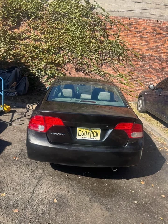 2008 Honda Civic 8th Gen - Image 2 of 4
