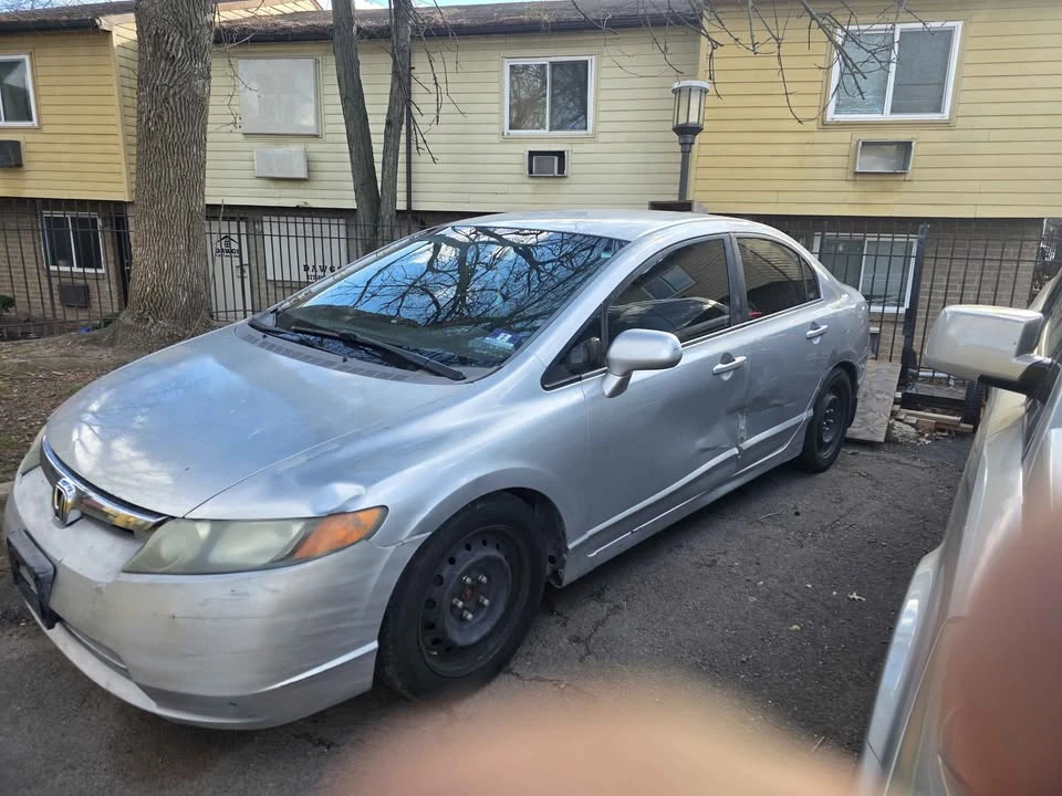 2008 Honda Civic 8th Gen - Image 2 of 6