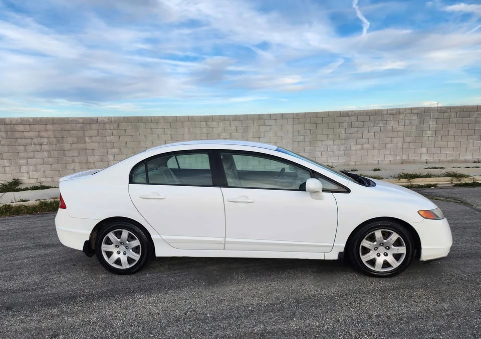 2008 Honda Civic 8th Gen - Image 2 of 10