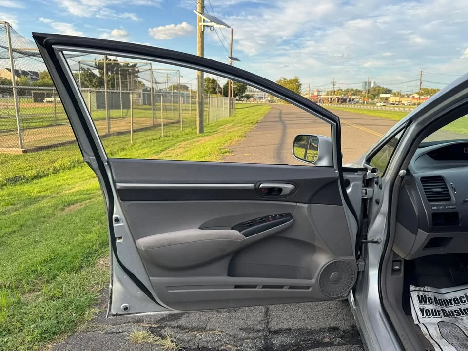 2008 Honda Civic 8th Gen - Image 7 of 18