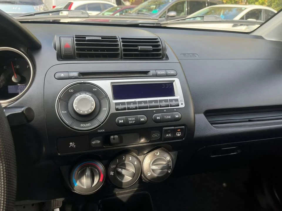 2008 Honda Fit - Image 6 of 13