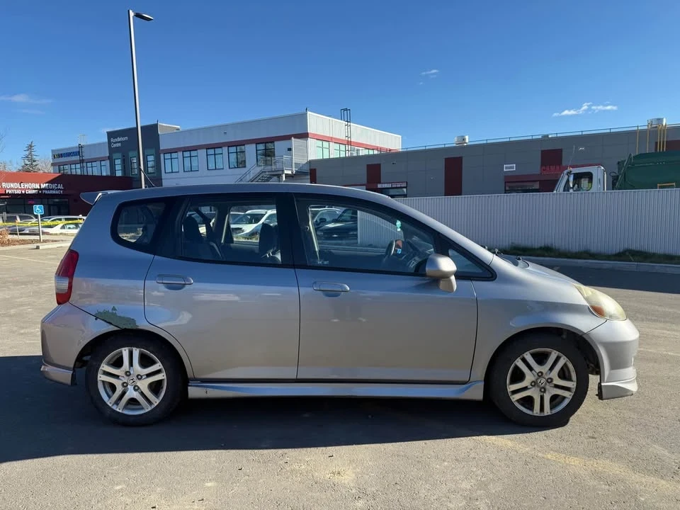 2008 Honda Fit - Image 5 of 11