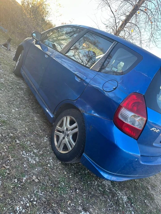 2008 Honda Fit - Image 3 of 11