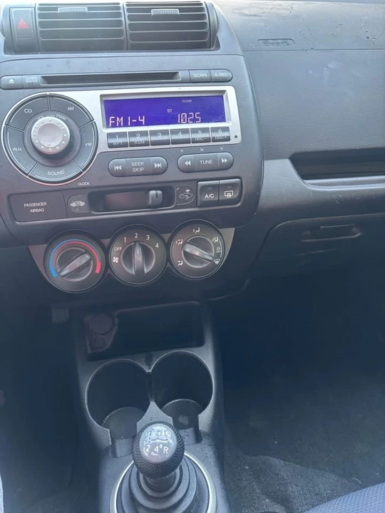 2008 Honda Fit - Image 9 of 13