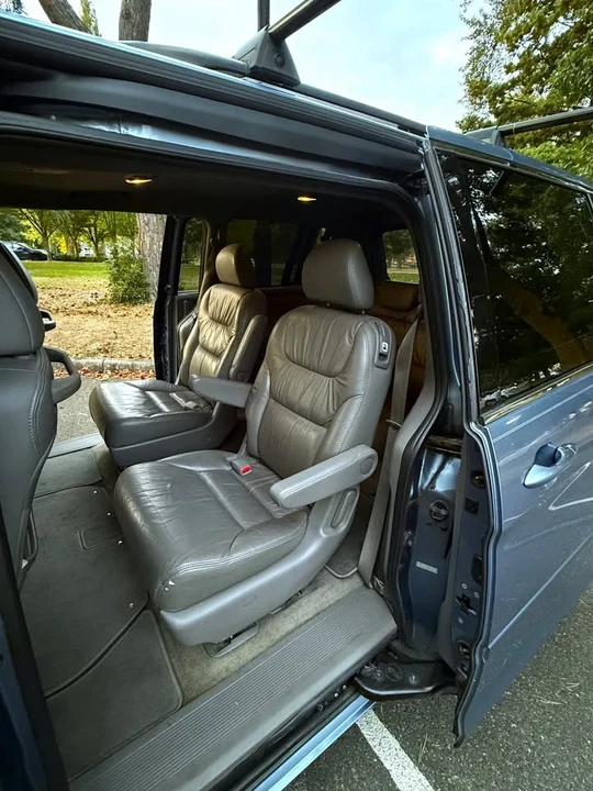 2008 Honda Odyssey - Image 11 of 20