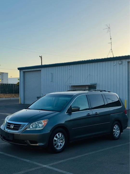 2008 Honda Odyssey - Image 2 of 10