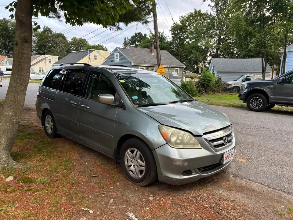2008 Honda Odyssey - Image 2 of 3