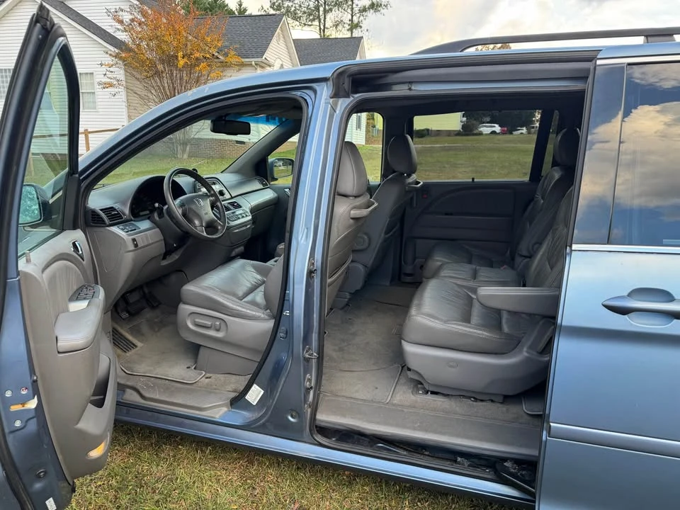 2008 Honda Odyssey - Image 2 of 7