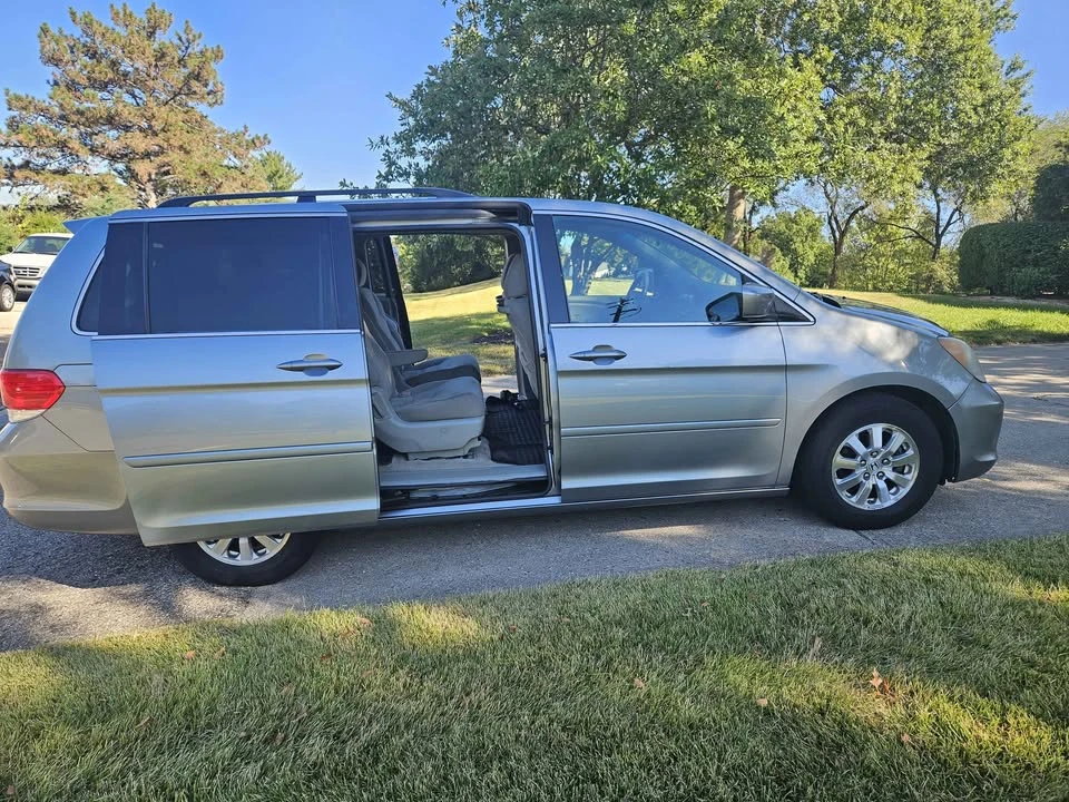 2008 Honda Odyssey - Image 3 of 7