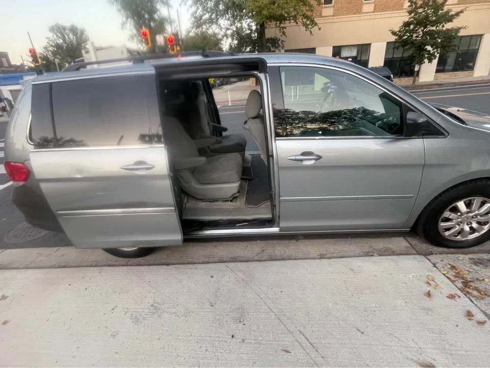 2008 Honda Odyssey - Image 16 of 17