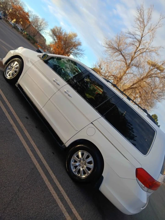 2008 Honda Odyssey - Image 2 of 8