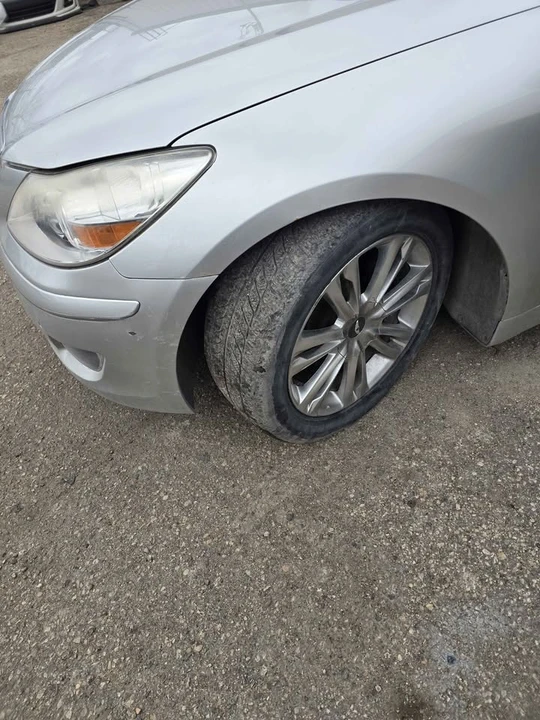 2008 Hyundai Genesis - Image 11 of 12
