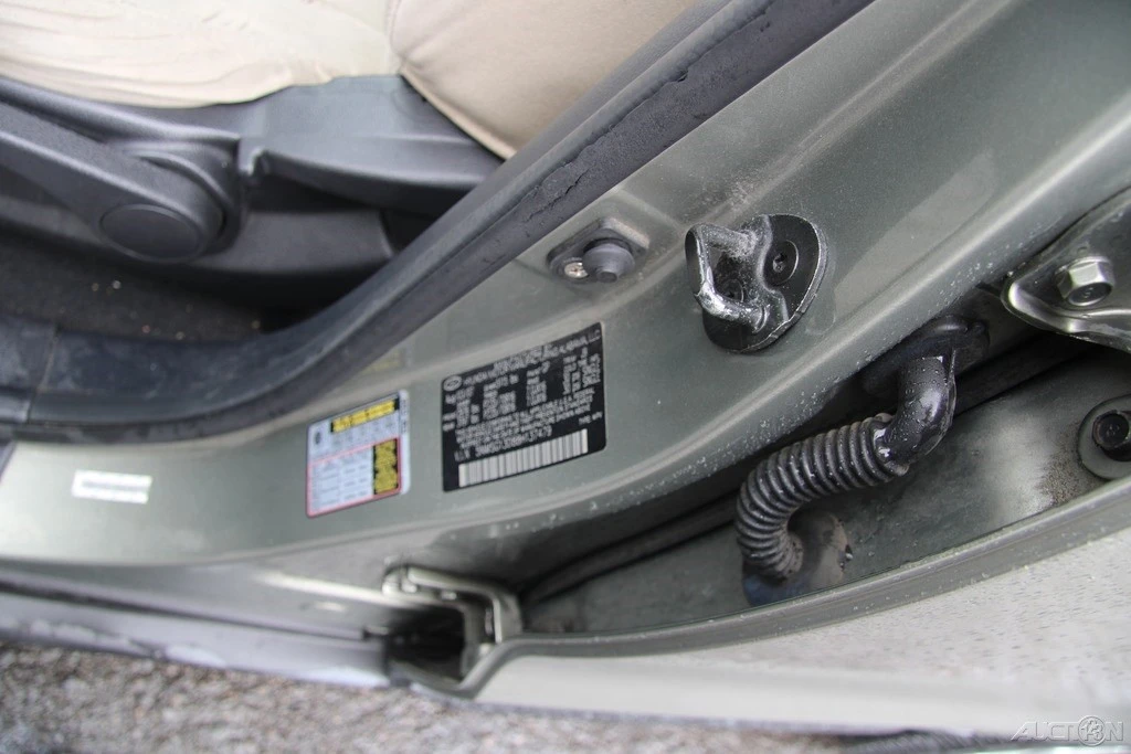 2008 Hyundai Santa Fe - Image 11 of 21