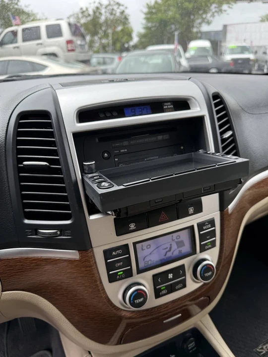2008 Hyundai Santa Fe - Image 17 of 21