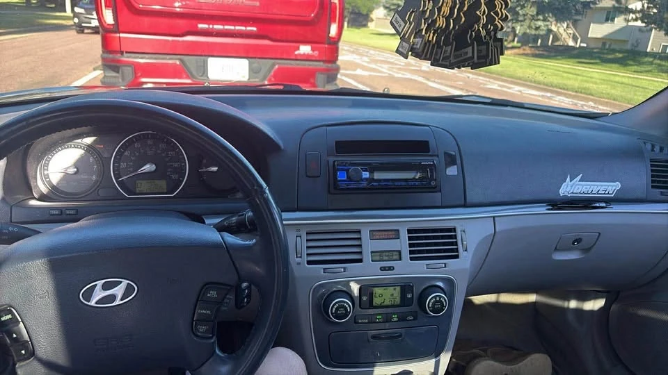 2008 Hyundai Sonata - Image 2 of 11