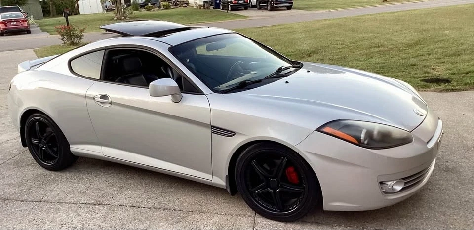 2008 Hyundai Tiburon - Image 2 of 10