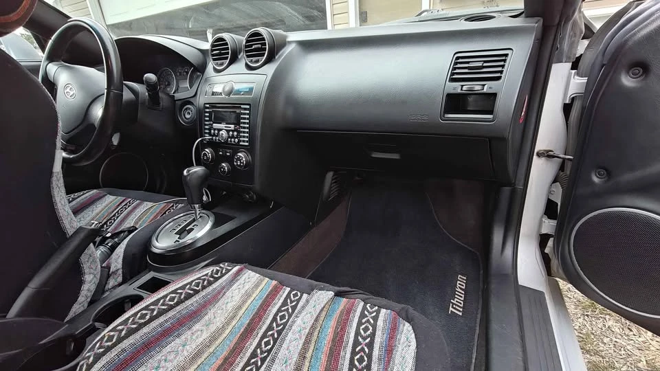 2008 Hyundai Tiburon - Image 2 of 7