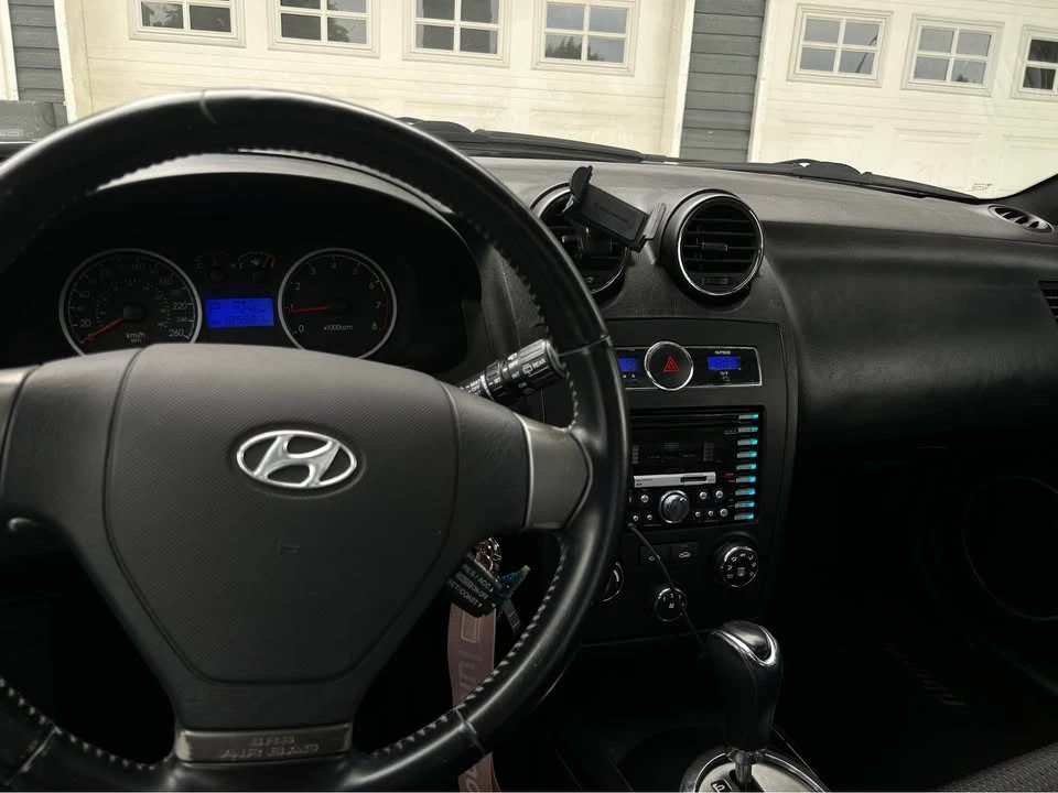 2008 Hyundai Tiburon - Image 7 of 10