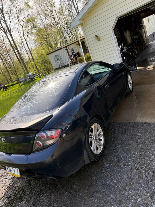 2008 Hyundai Tiburon - Image 2 of 17