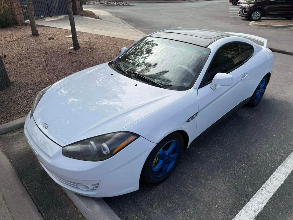 2008 Hyundai Tiburon - Image 2 of 4