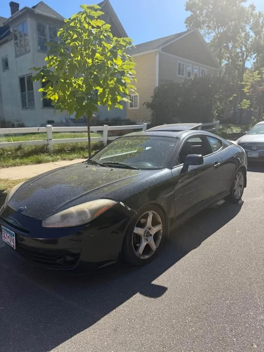 2008 Hyundai Tiburon - Image 2 of 6