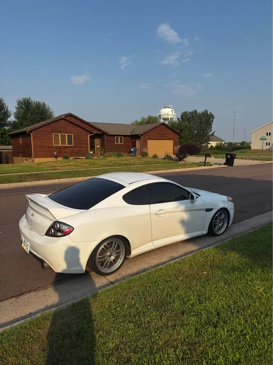 2008 Hyundai Tiburon - Image 2 of 9