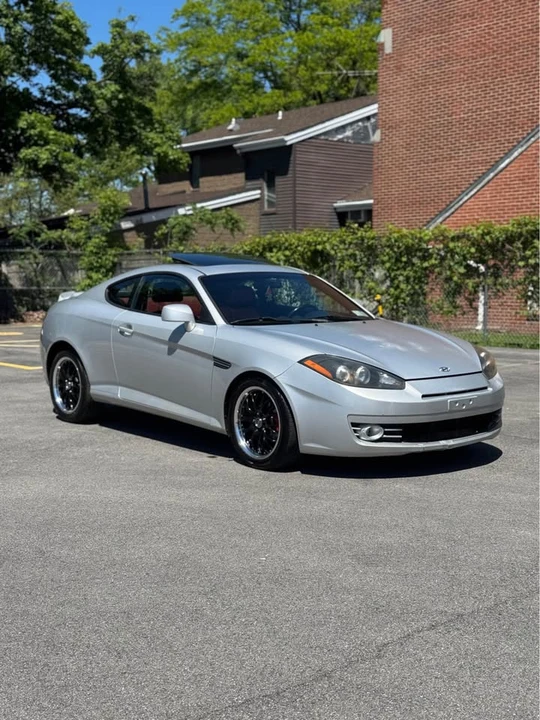 2008 Hyundai Tiburon - Image 2 of 20