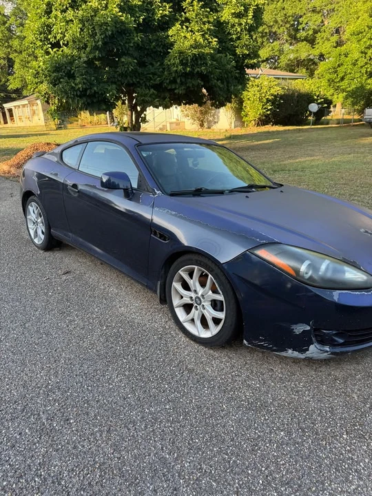 2008 Hyundai Tiburon - Image 2 of 11