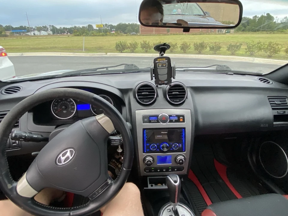 2008 Hyundai Tiburon - Image 7 of 13