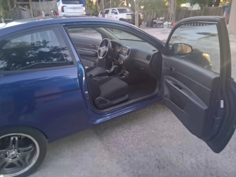 2008 Hyundai Accent - Image 5 of 15