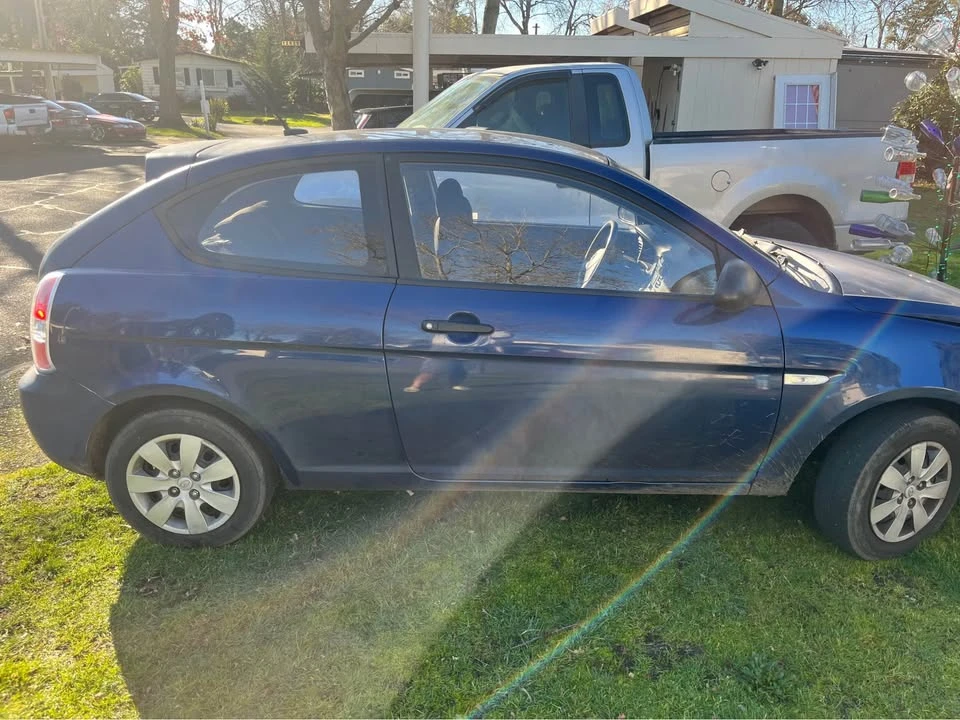 2008 Hyundai Accent - Image 2 of 3