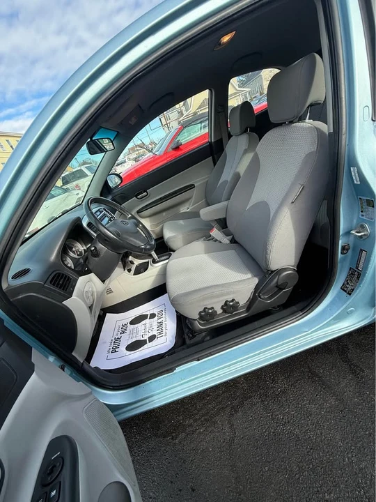 2008 Hyundai Accent - Image 7 of 9