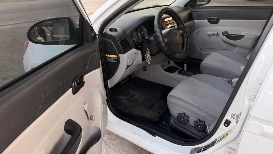 2008 Hyundai Accent - Image 5 of 9