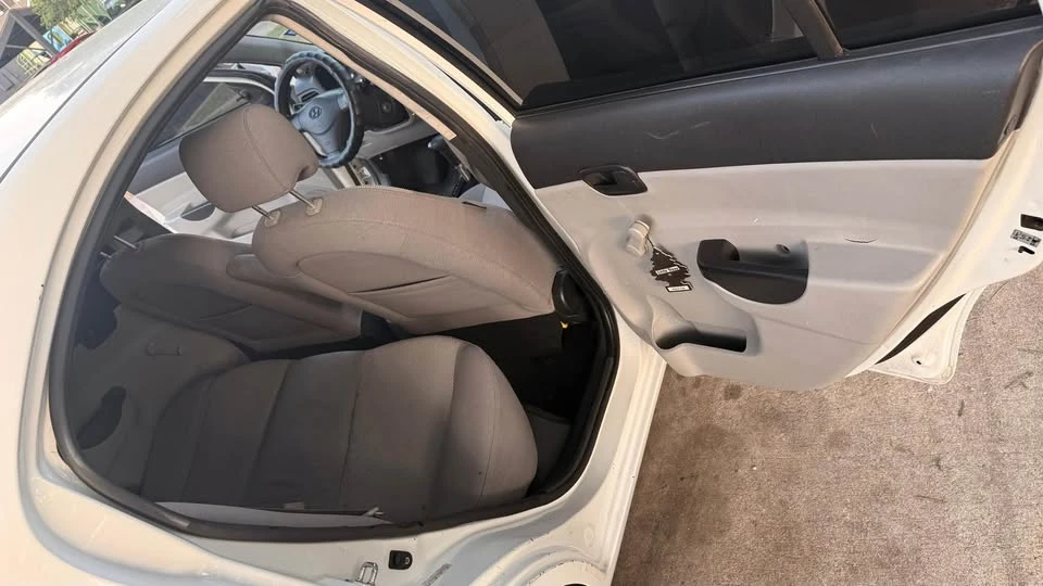 2008 Hyundai Accent - Image 8 of 9