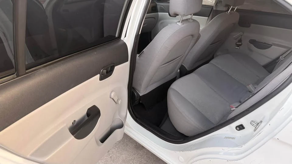 2008 Hyundai Accent - Image 7 of 9