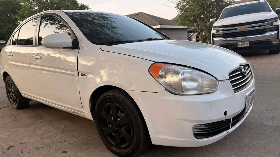 2008 Hyundai Accent - Image 2 of 9