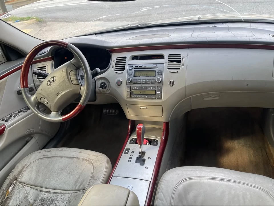 2008 Hyundai Azera - Image 2 of 3