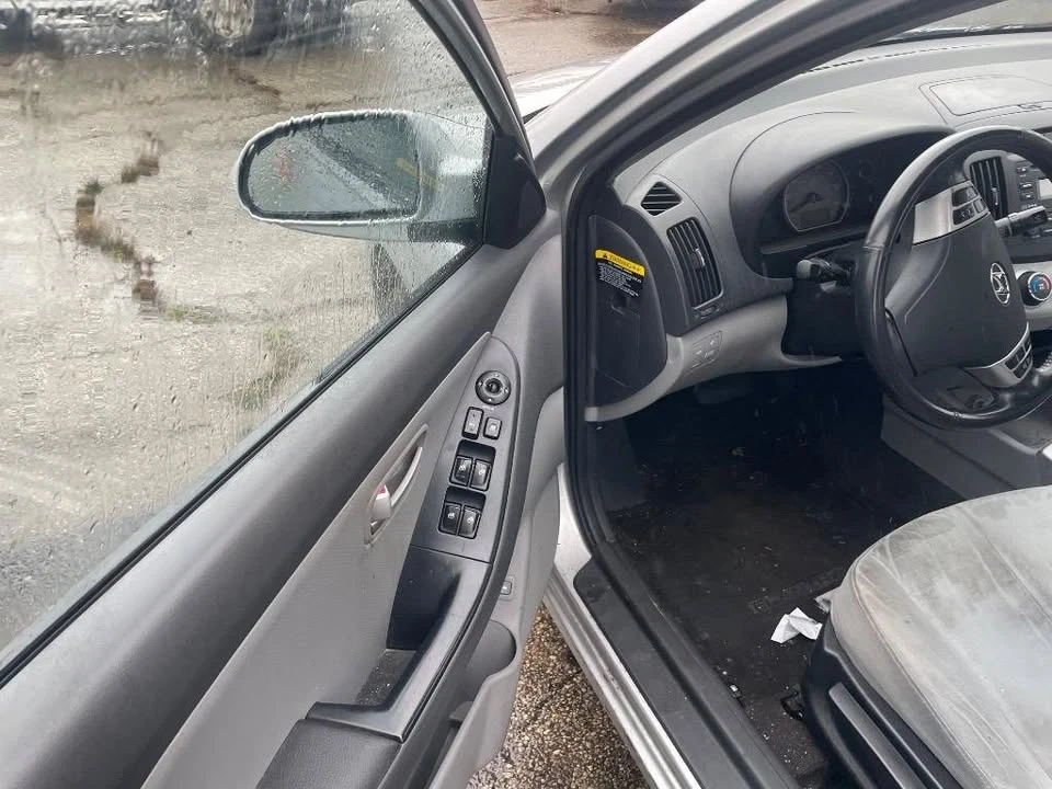 2008 Hyundai Elantra - Image 12 of 18