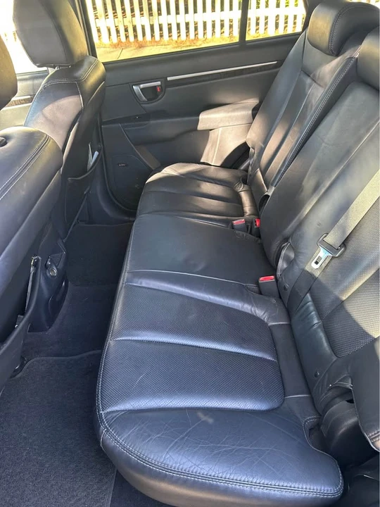 2008 Hyundai Santa Fe - Image 10 of 17