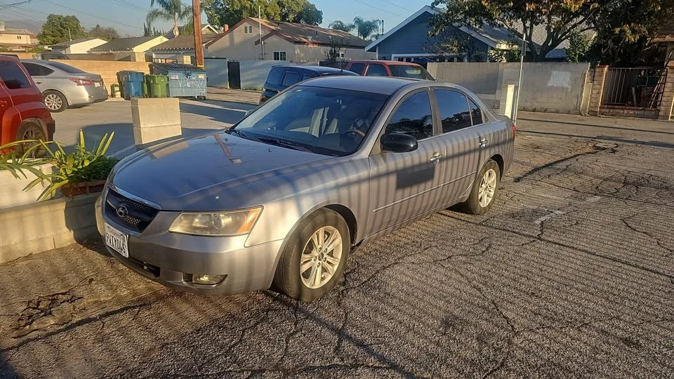 2008 Hyundai Sonata - Image 2 of 2