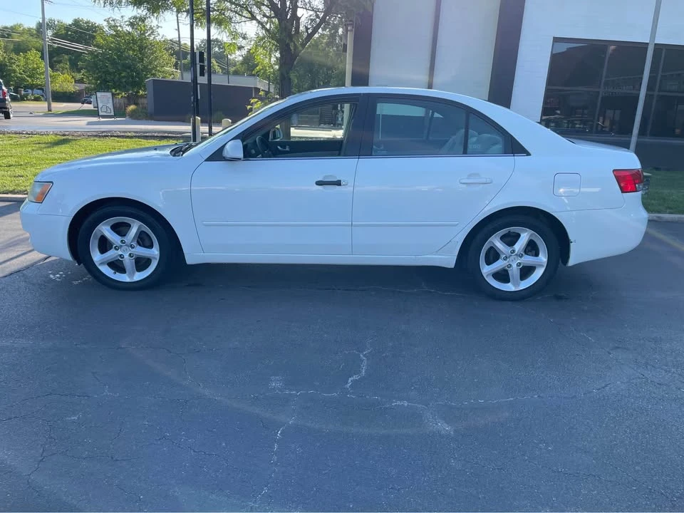 2008 Hyundai Sonata - Image 2 of 5