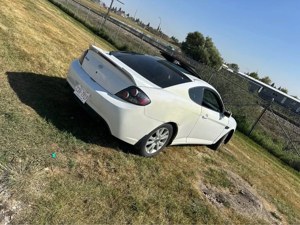 2008 Hyundai Tiburon - Image 2 of 6