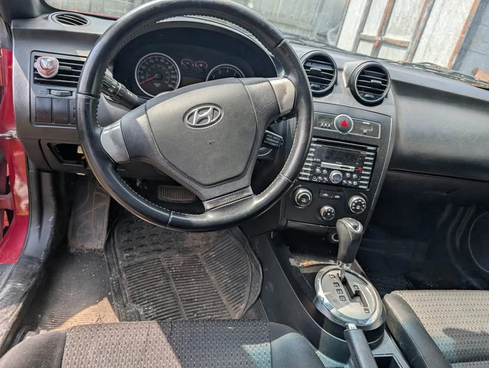 2008 Hyundai Tiburon - Image 4 of 6
