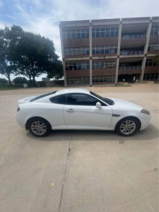 2008 Hyundai Tiburon - Image 14 of 18